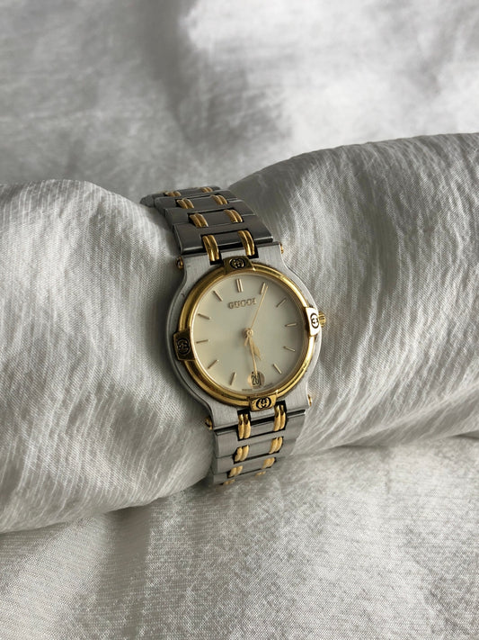 GUCCI Logo Quartz Watch Silver×Gold 9000M Vintage 6up4w4