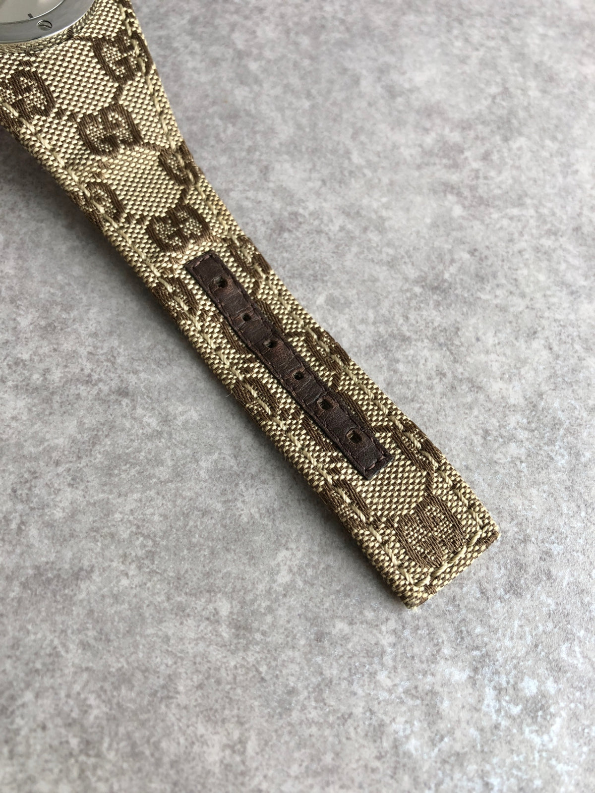 GUCCI GG Canvas Logo Quartz Watch Brown Vintage nehfxw