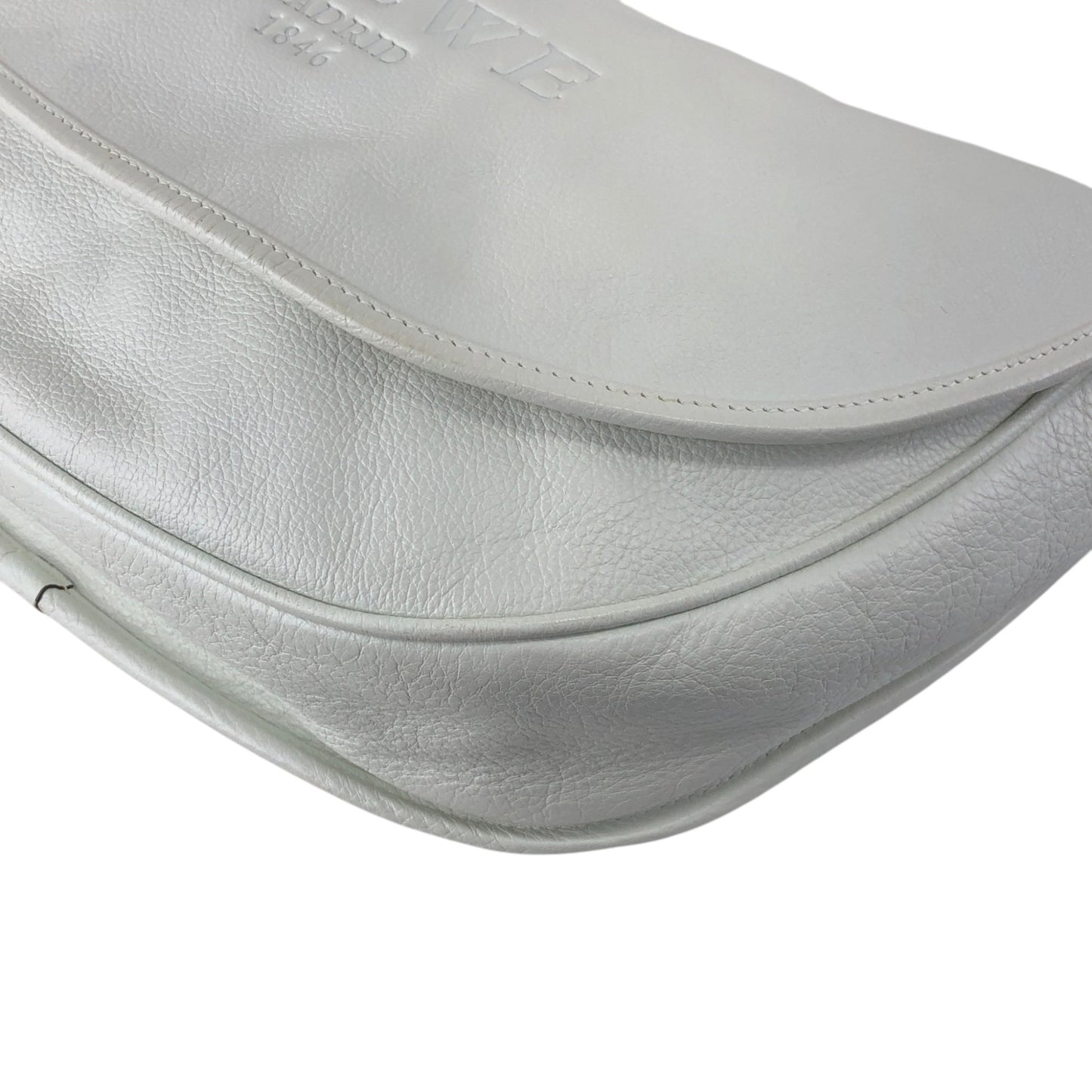 LOEWE Logo Embossed Shoulder bag White Vintage zpjrde