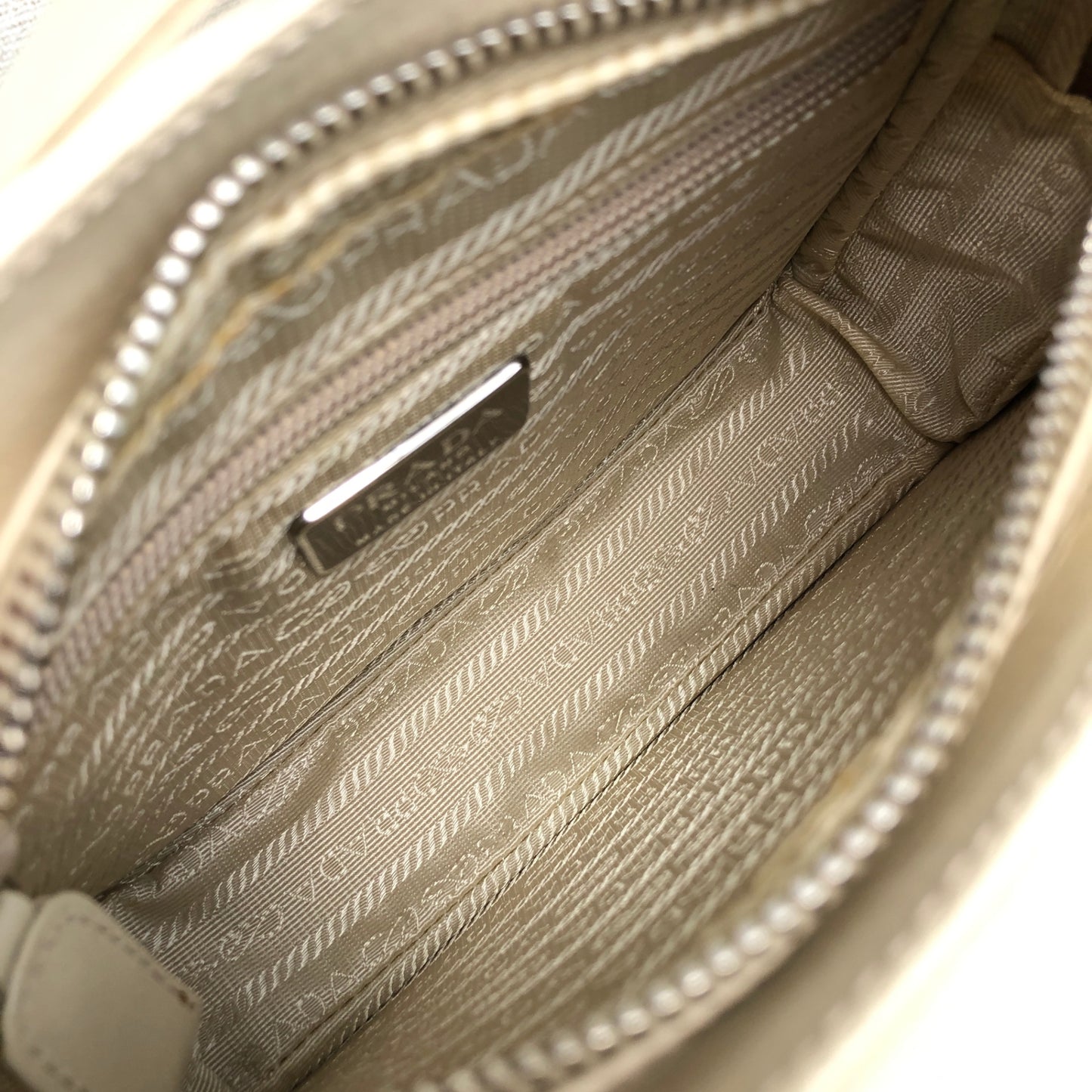 PRADA Logo Embossed Small Handbag Ivory Vintage e3ygvn