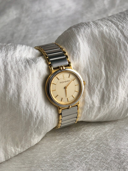 Yves Saint Laurent YSL Logo Quartz Watch Silver 2200-228481 Vintage d25enz