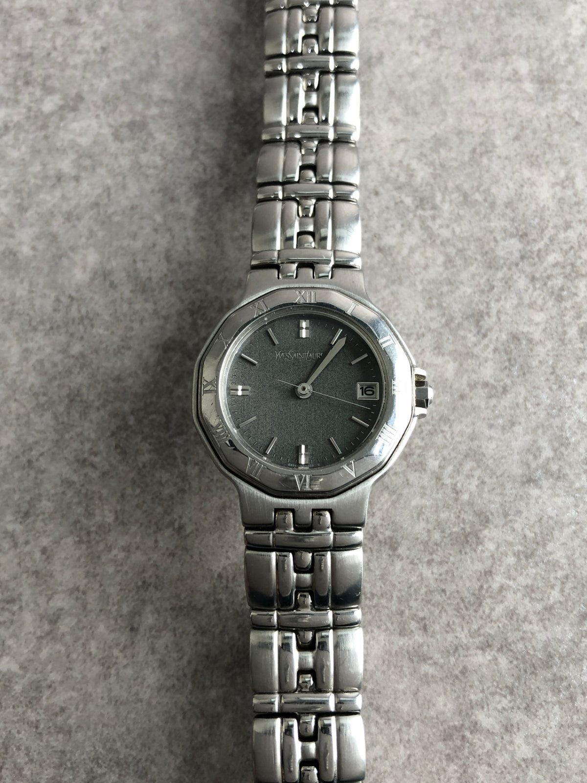 Yves Saint Laurent Logo Quartz Watch Silver 9613-H22714 Vintage w3ynyr