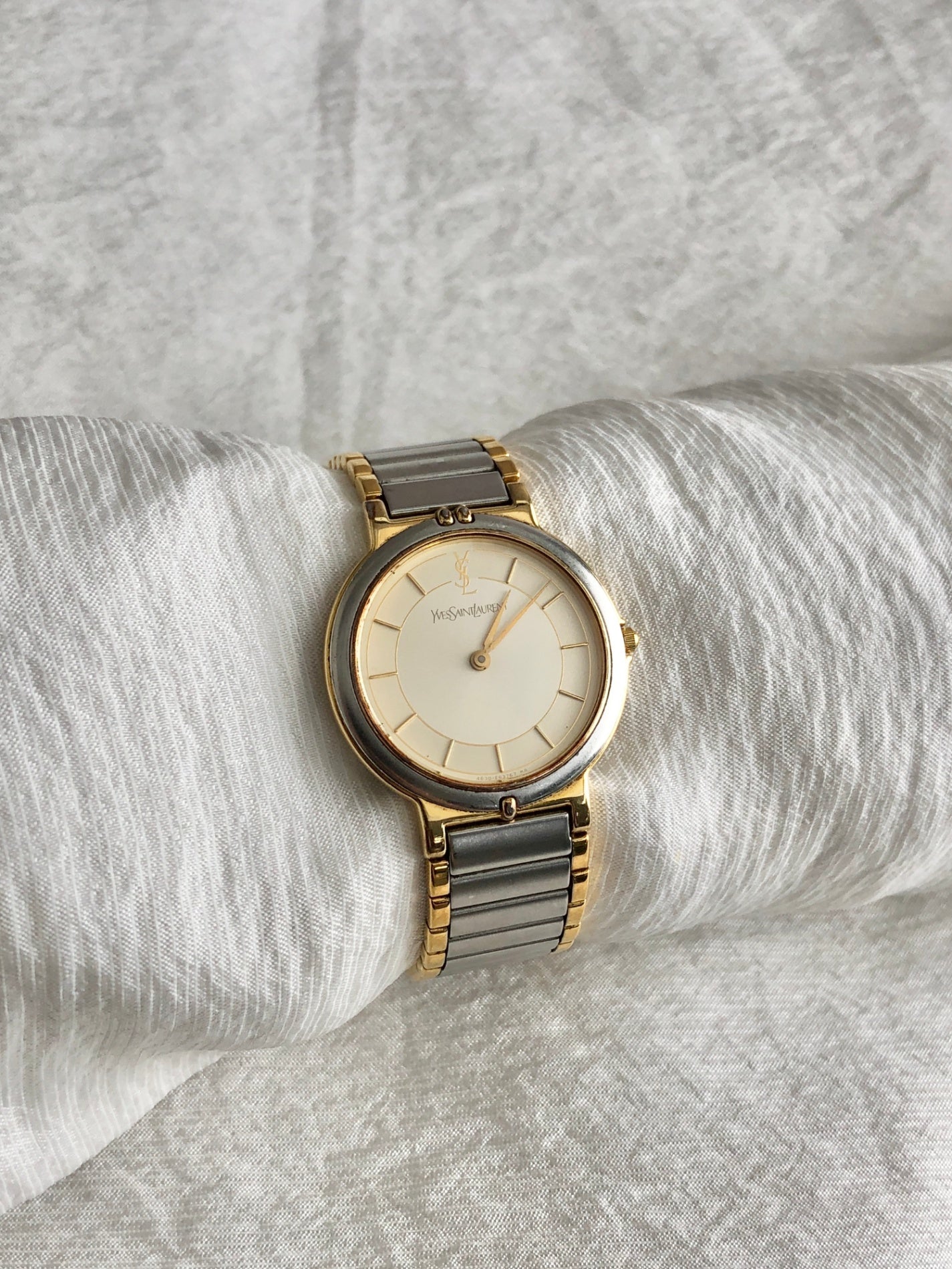 Yves Saint Laurent Quartz Watch Silver 4620-62267Y Vintage aje2i6