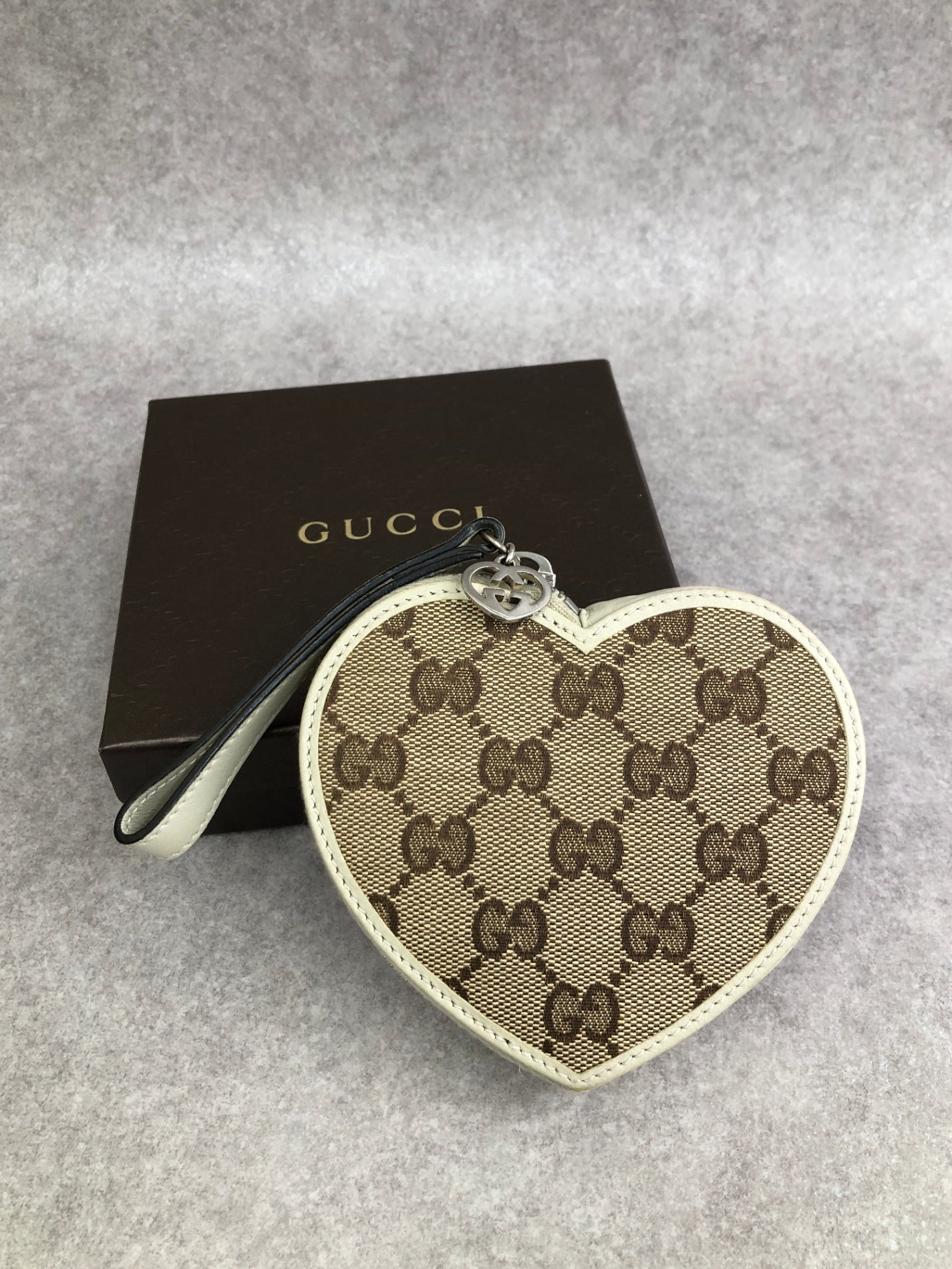 GUCCI GG Canvas Heart Motif Coin Purse Beige Vintage d3exzx