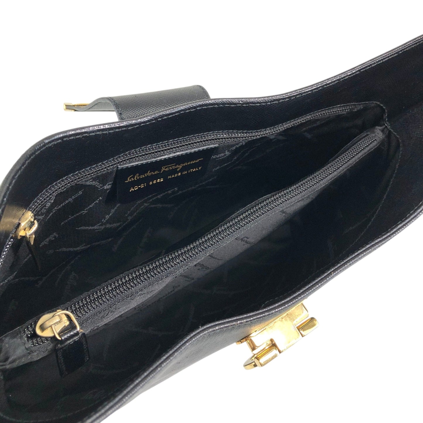 Salvatore Ferragamo Gancini Shoulder bag Black Vintage 3v3rtg