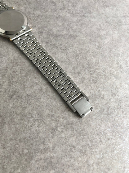 GUCCI Logo Quartz Watch Silver×Gold 9000M Vintage 6pbxdx