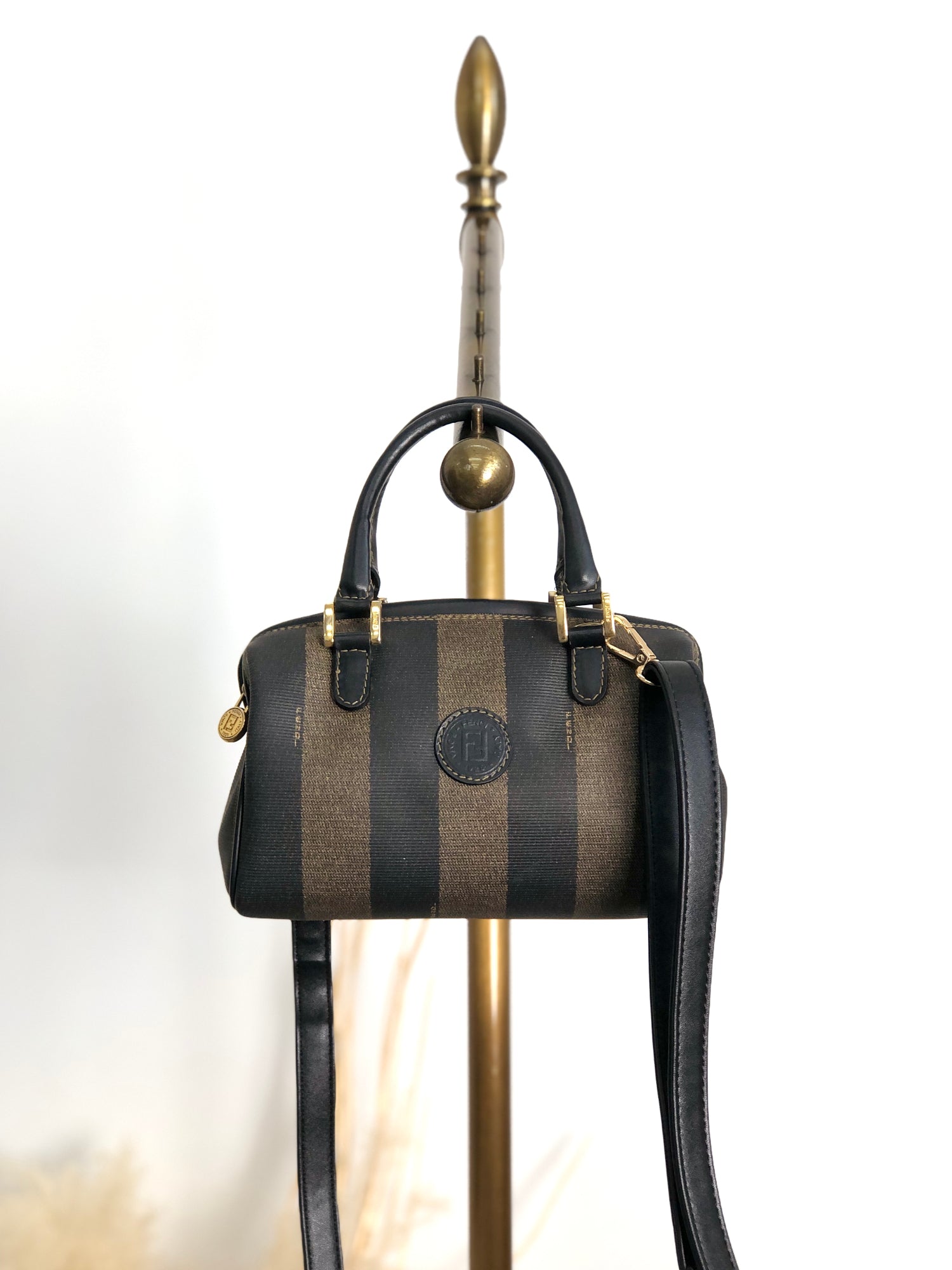 フェンディ FENDI キルティングレザー ショルダーバッグ ヴィンテージ フェンディ FENDI キルティングレザー ショルダーバッグ