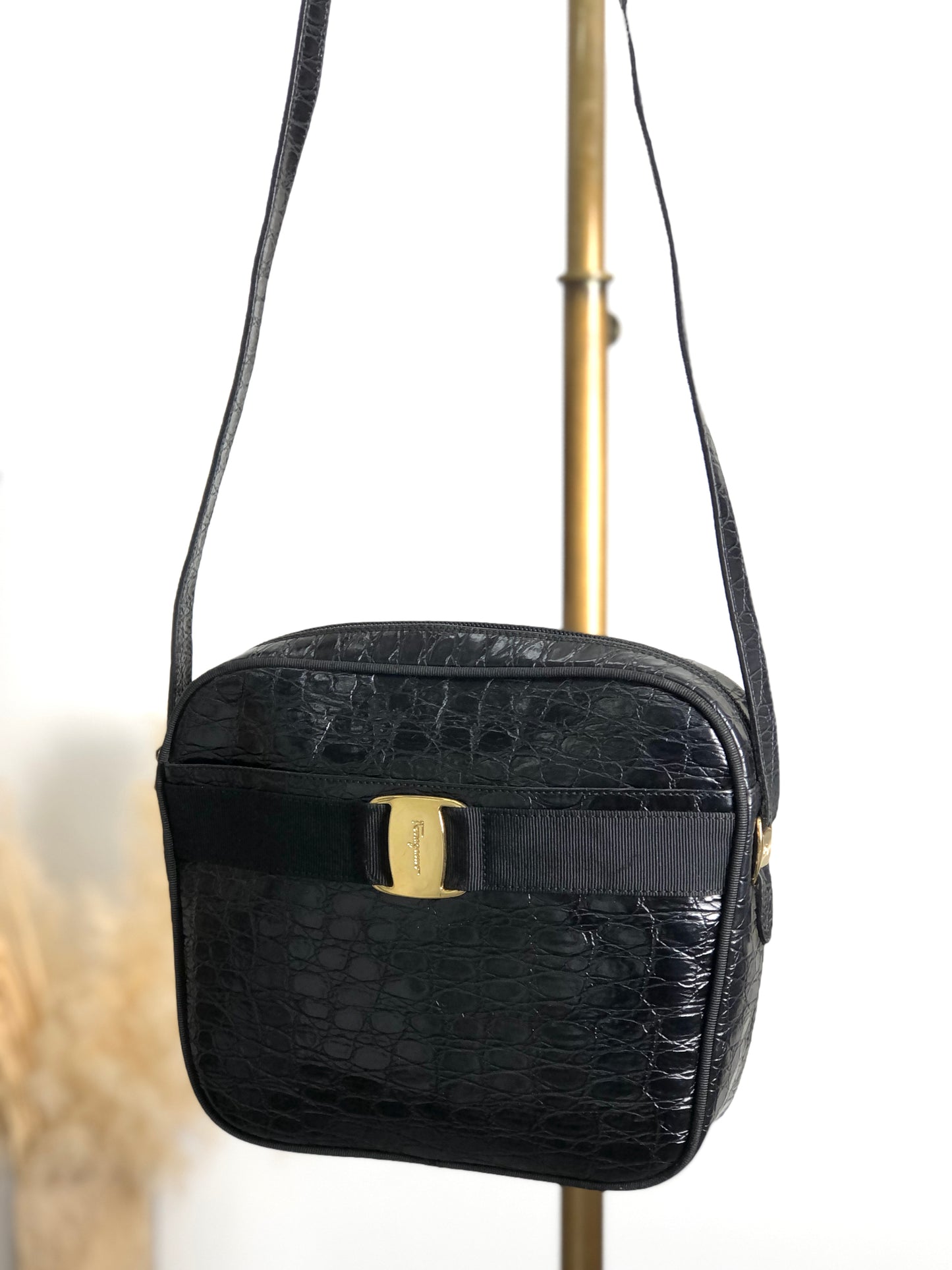 Salvatore Ferragamo Vala Shoulder bag Black Vintage gwathp