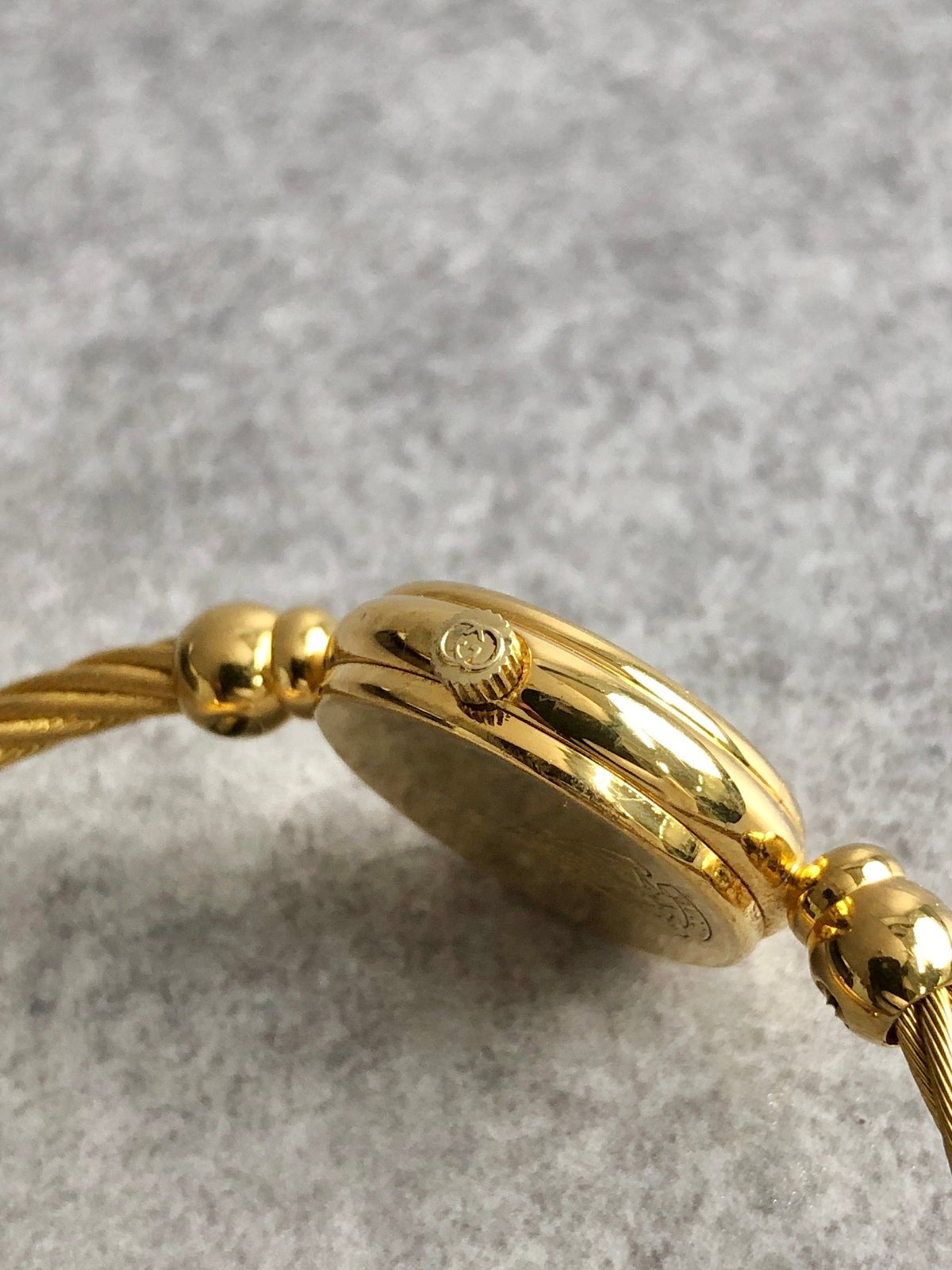 GUCCI Logo Bangle Quartz Watch Gold 2700.2.L Vintage zxiigr