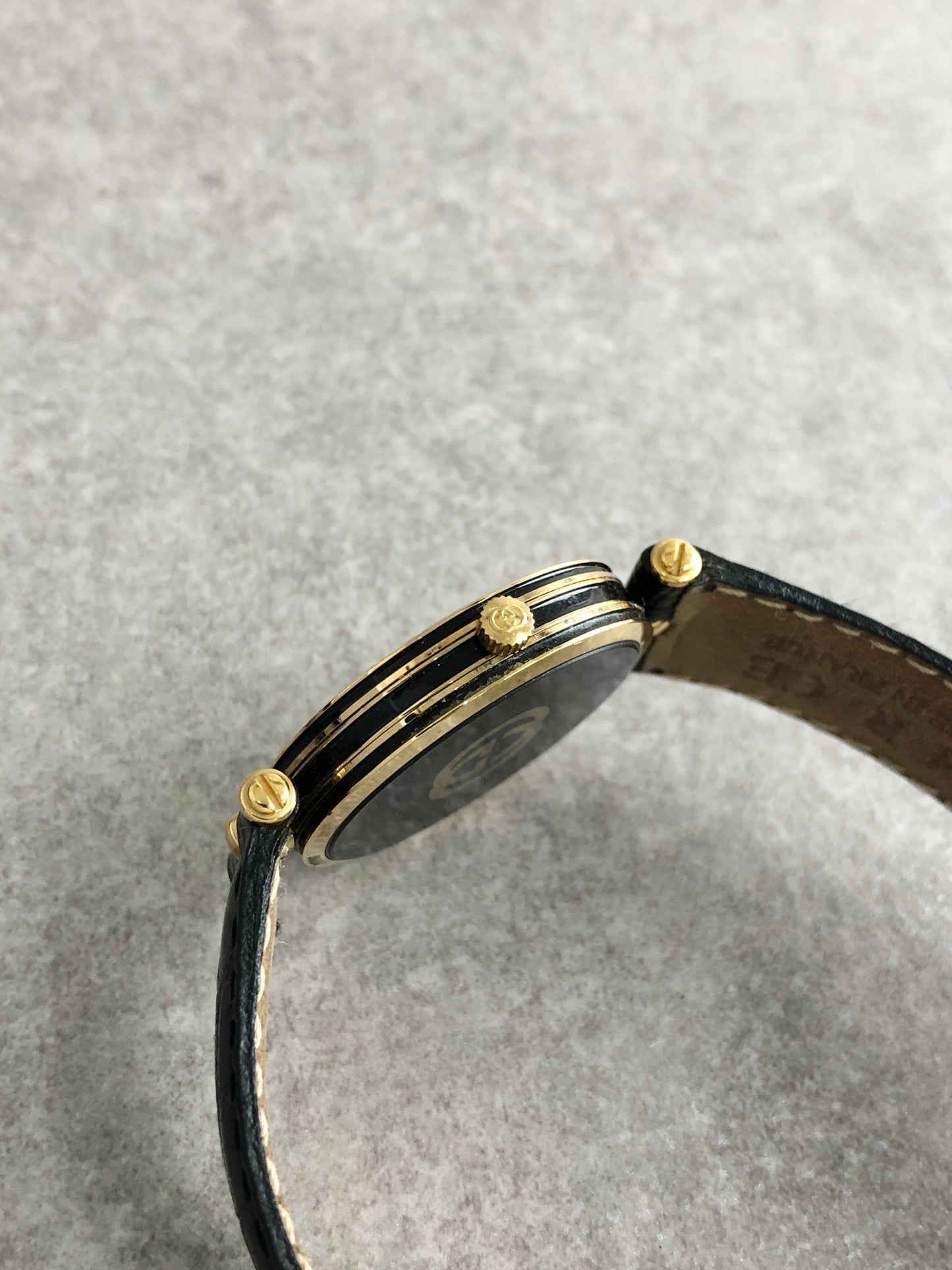 GUCCI Logo Watch Black 2040M Vintage mr6i3u