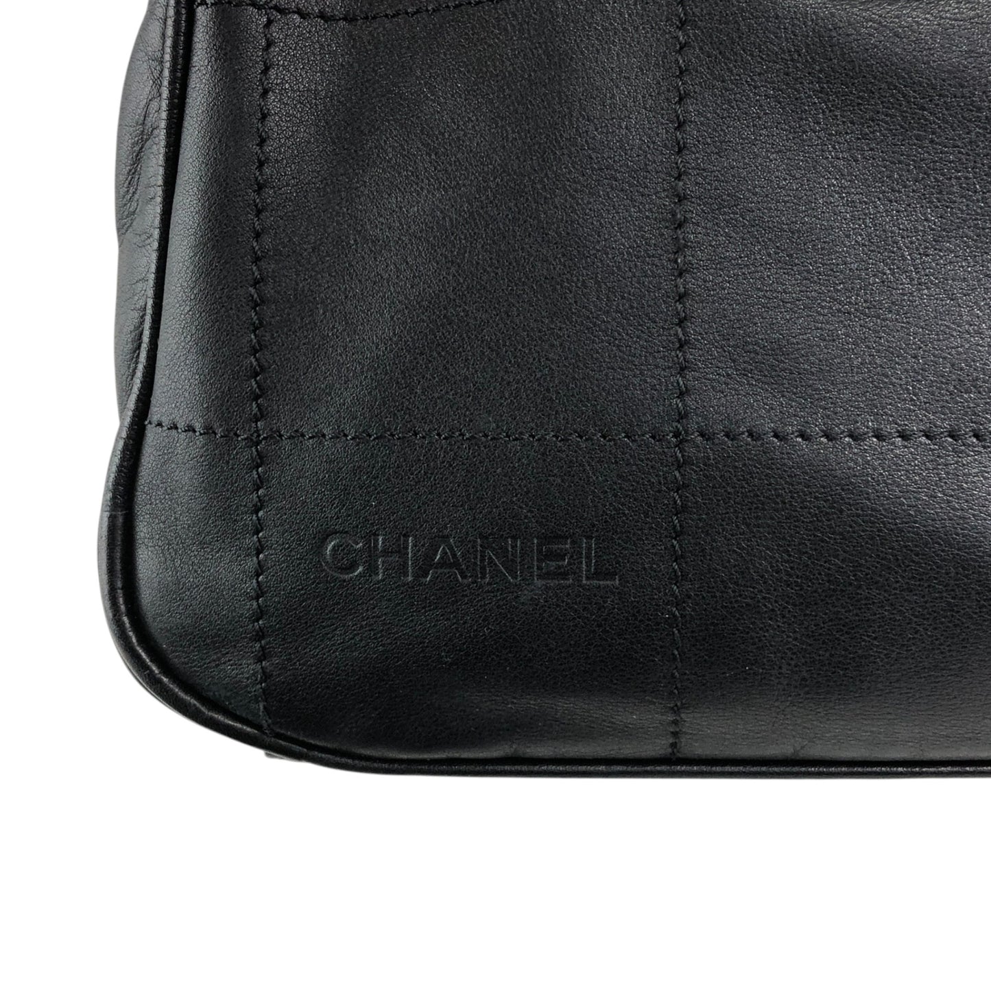 CHANEL Chocolate Bar Logo Embossed Small Boston bag Handbag Black Vintage 8fy7s8