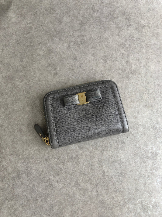 Salvatore Ferragamo Vala Ribbon Coin Purse Card holder Gray Vintage bvh27m