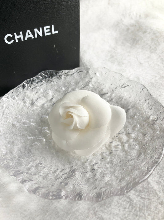 CHANEL Brooch White Vintage 7m3fh4