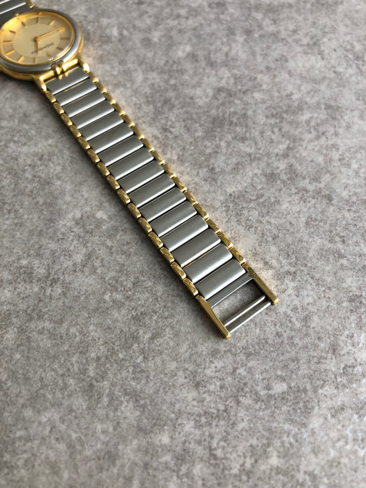 Yves Saint Laurent YSL Logo Quartz Watch Silver 2200-228481 Vintage d25enz