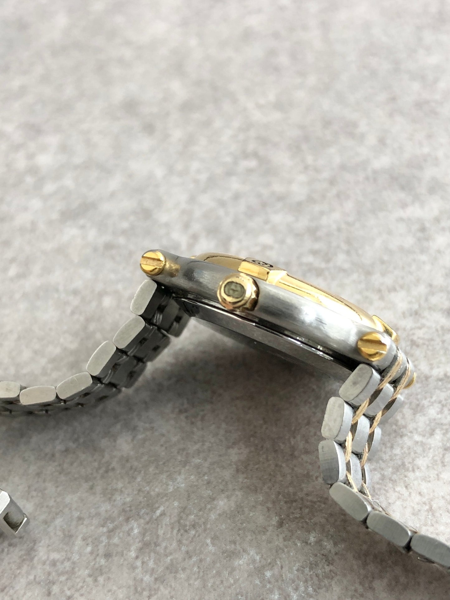 GUCCI Logo Watch Silver×Gold 9000L Vintage 4ba7ce