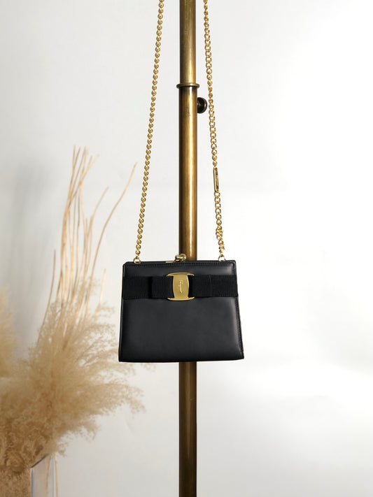 Salvatore Ferragamo Vala Ribbon Small Chain Shoulder bag Black Vintage y5f4jw