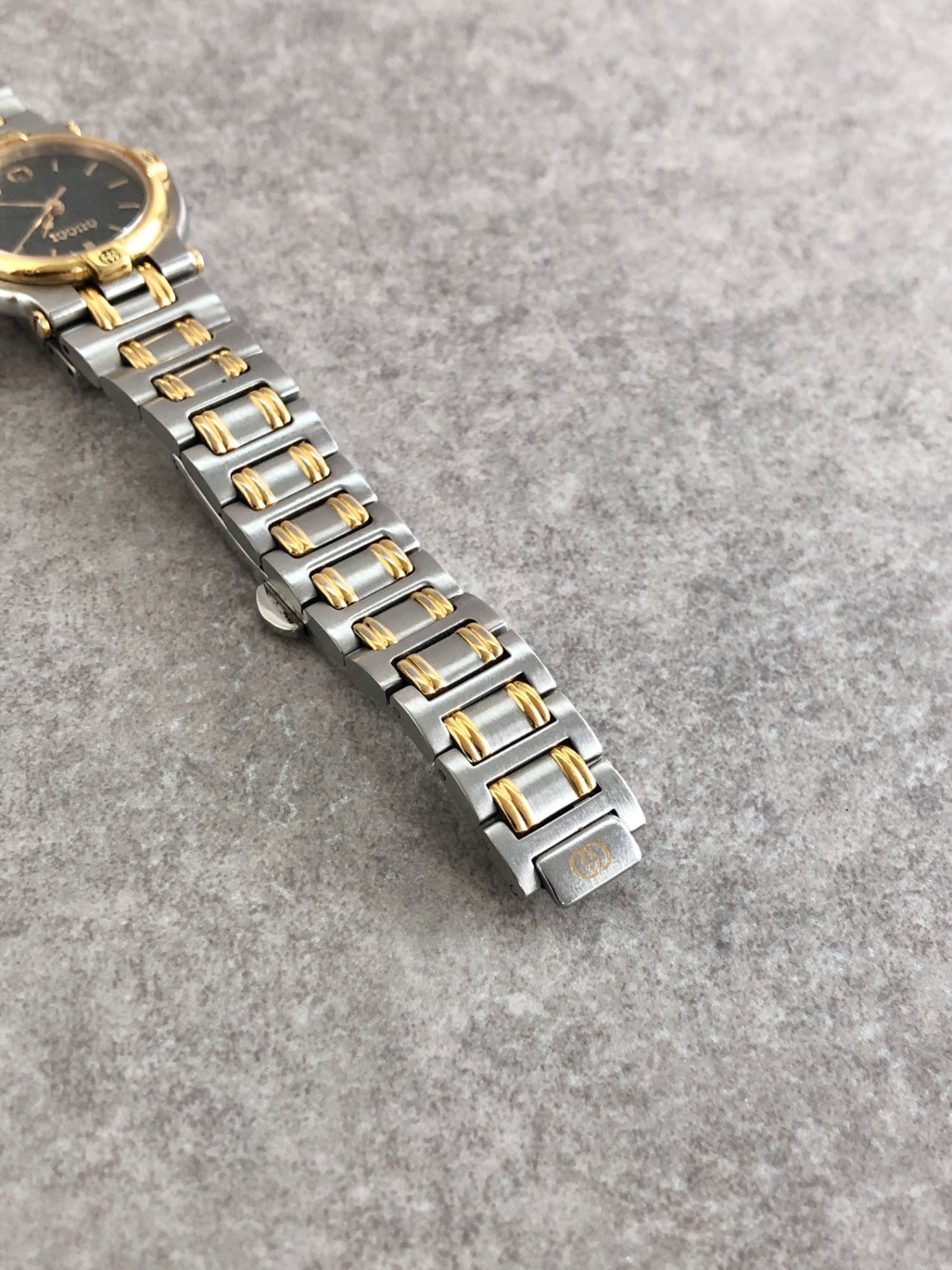 GUCCI Logo Watch Gold×Silver 9000L Vintage r37ids