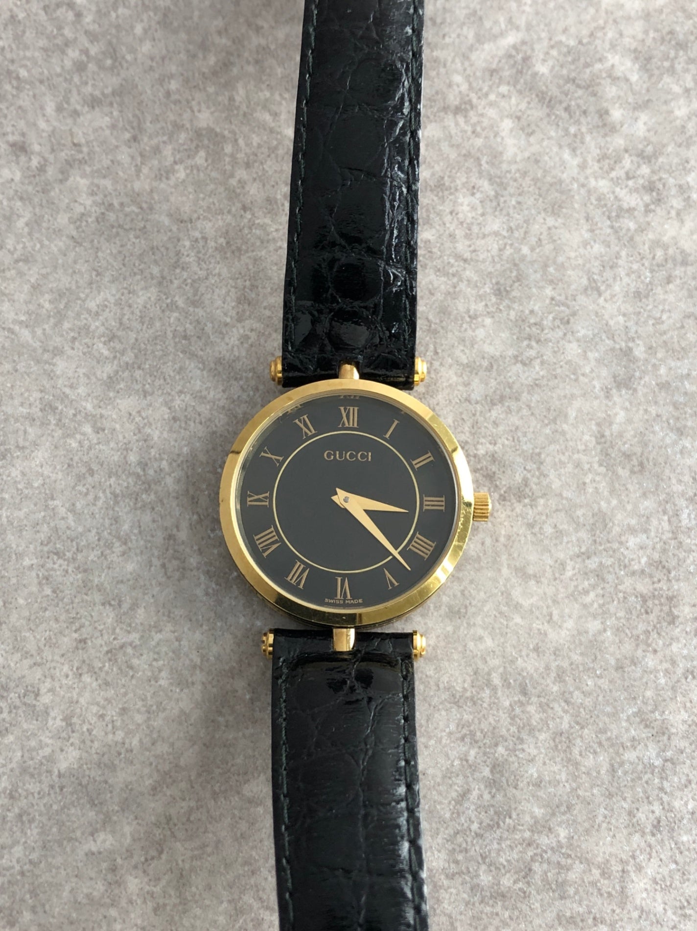 GUCCI Logo Watch Black 2040M Vintage mr6i3u