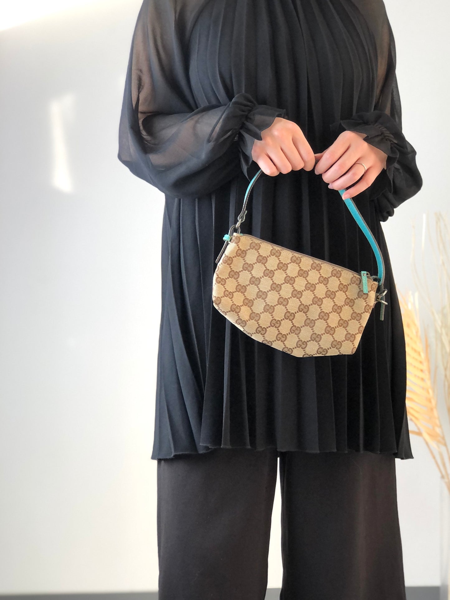 GUCCI GG Canvas  Canvas Leather Handbag Pouch Beige Vintage 5d3bct