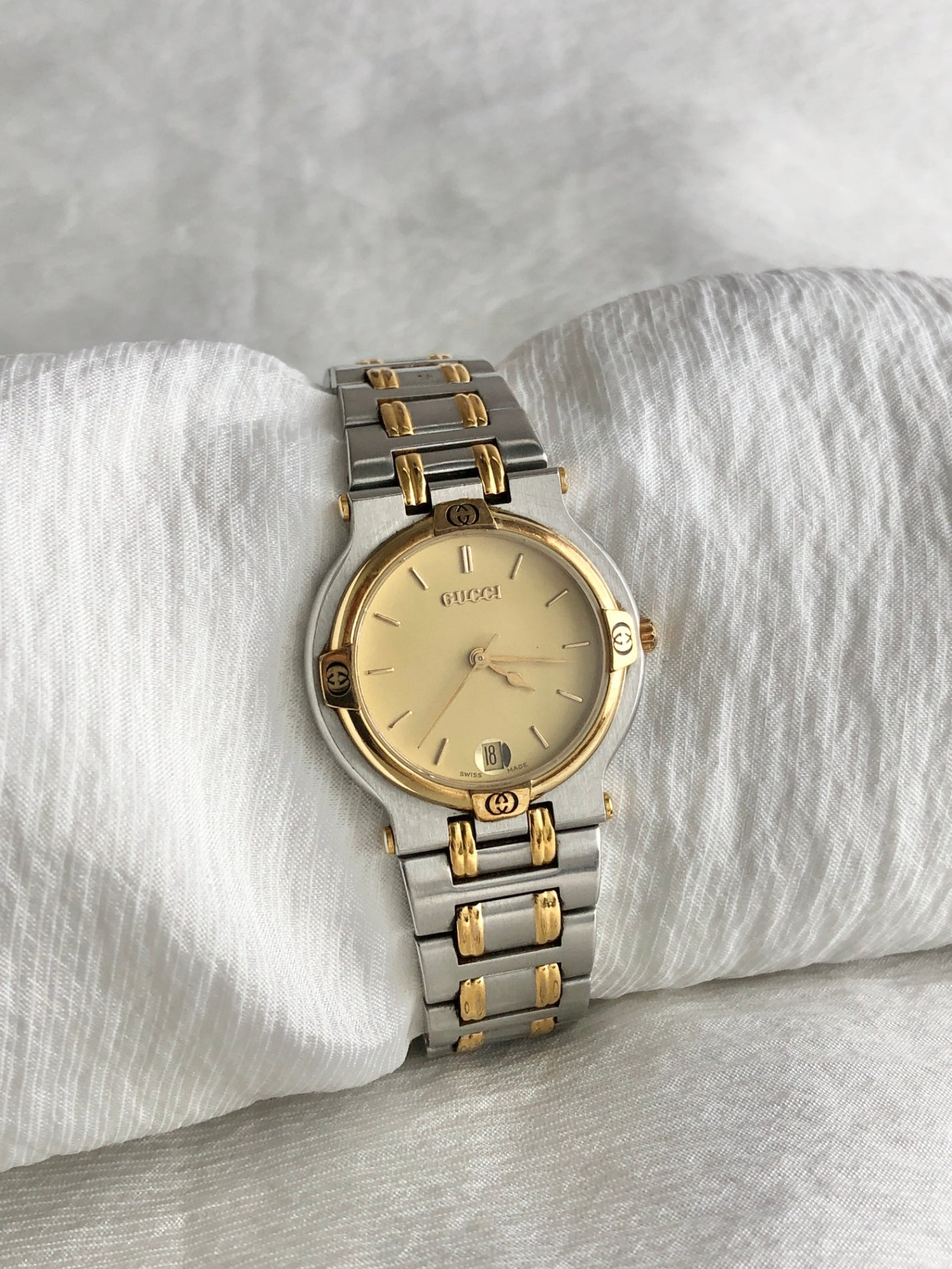 GUCCI Logo Quartz Watch Silver×Gold 9000M Vintage 3jsnej