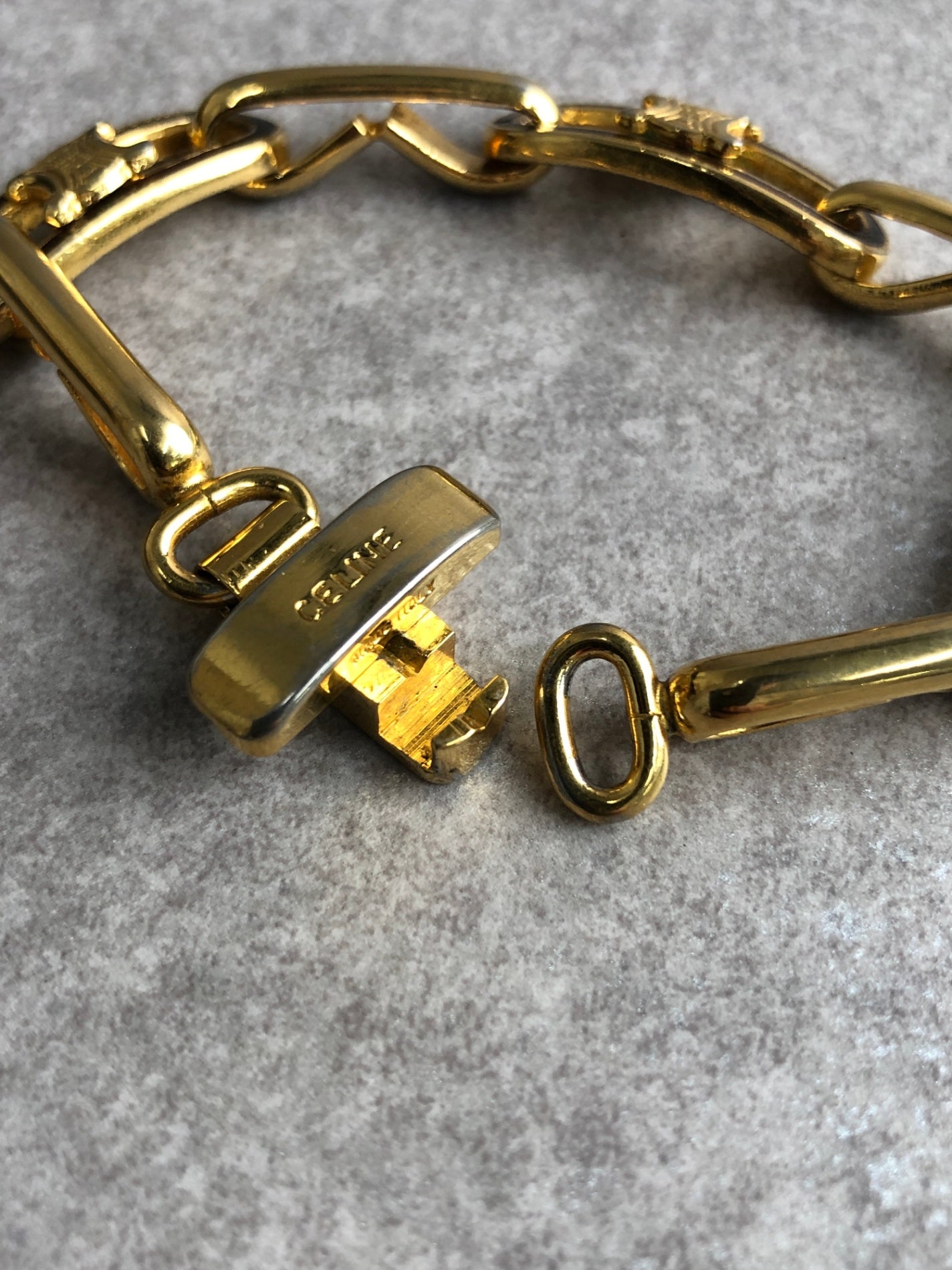CELINE Blason Bracelet Gold Vintage zs6hm4