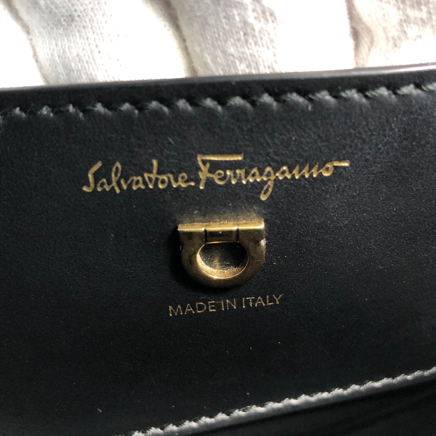 Salvatore Ferragamo Gancini Shoulder bag Black Vintage 3fyg65