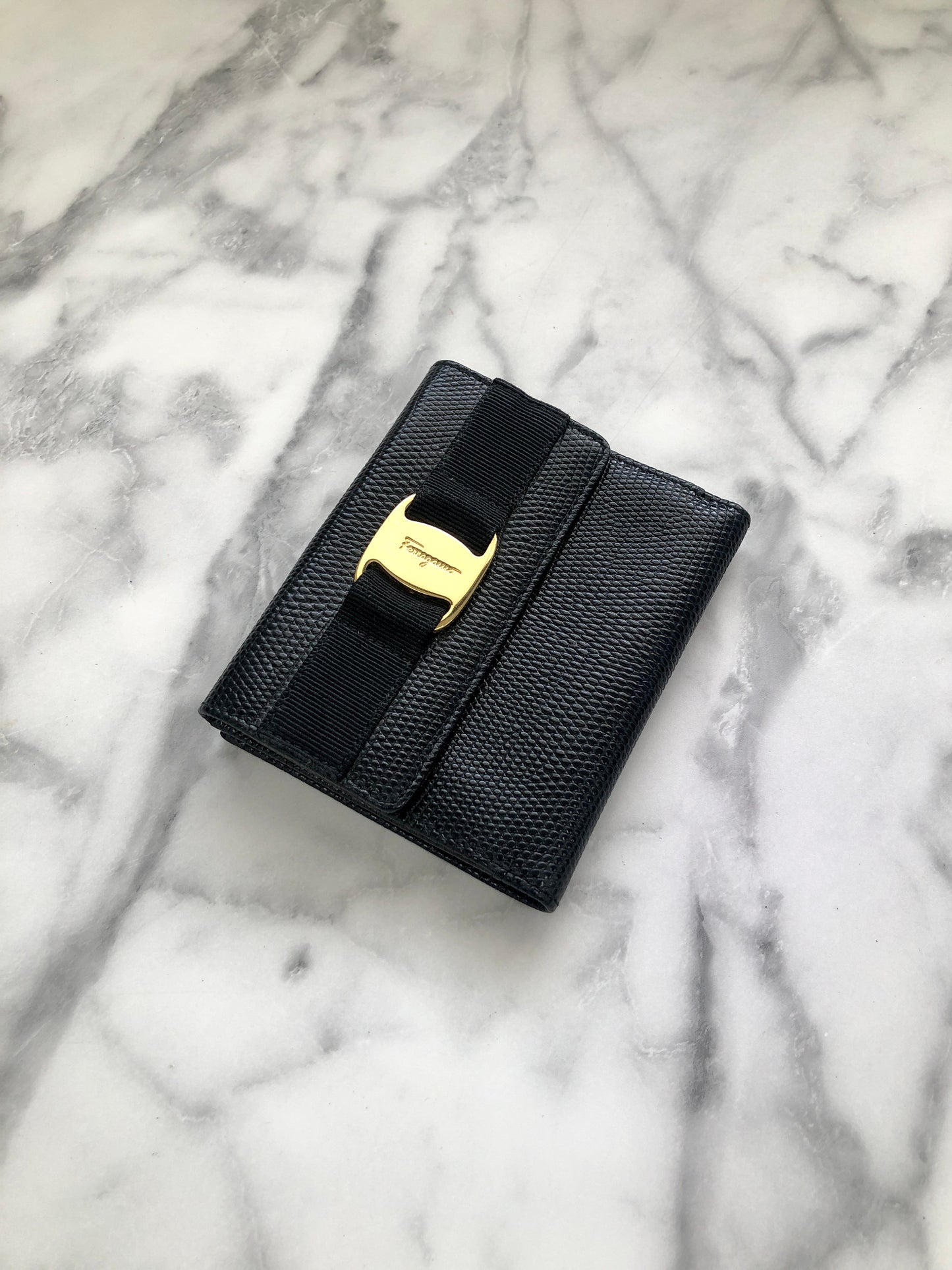 Salvatore Ferragamo Vala Trifold Wallet Black Vintage 82dxjg