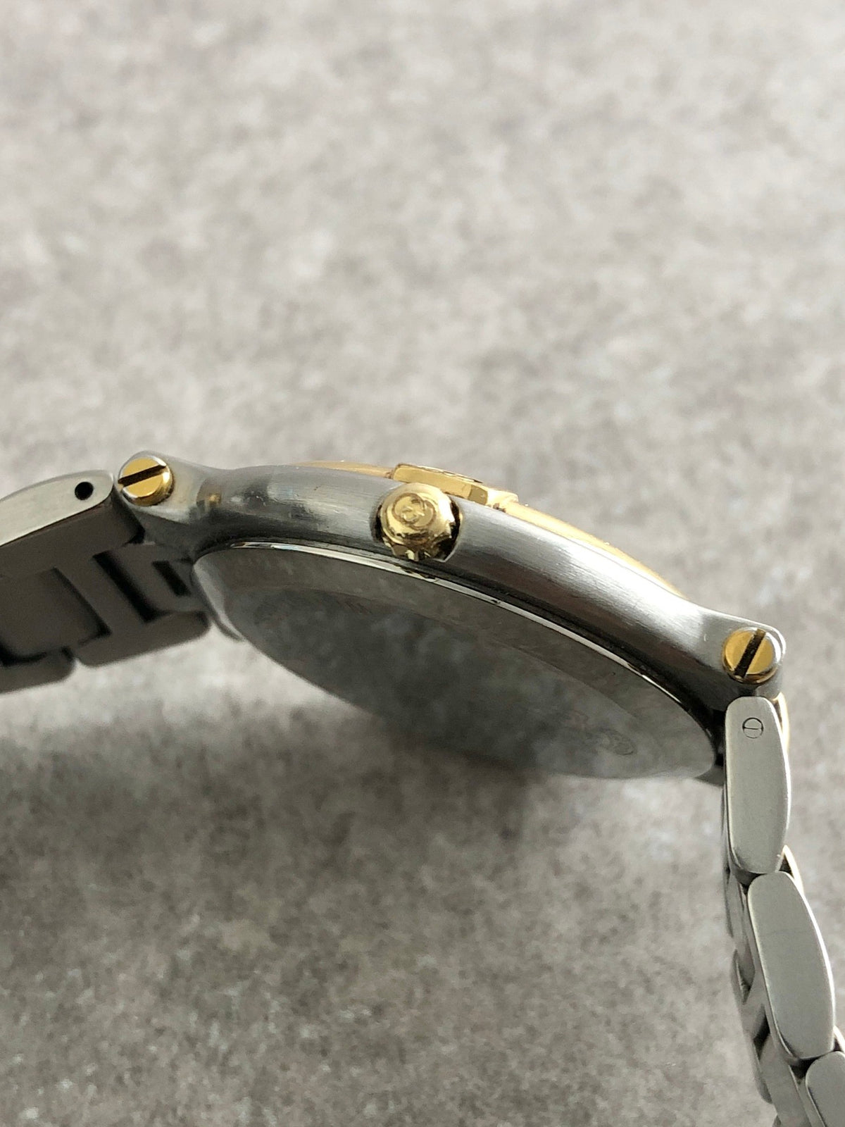 GUCCI Logo Quartz Watch Silver×Gold 9000M Vintage 6up4w4