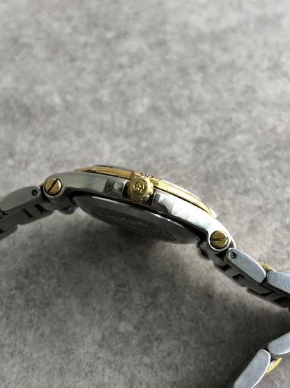 GUCCI Logo Watch Silver×Gold 9040L Vintage vh83fz