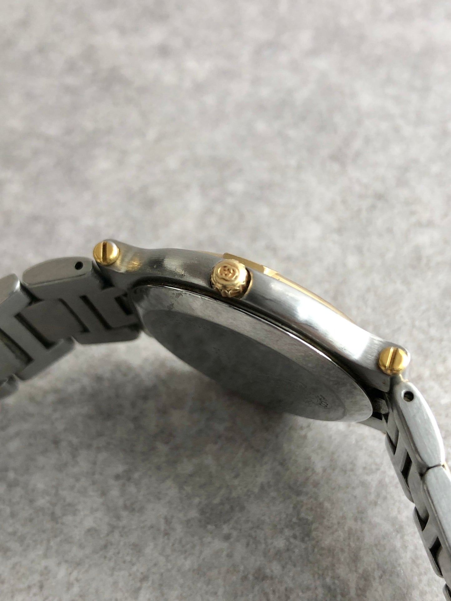 GUCCI Logo Quartz Watch Silver×Gold 9000M Vintage 3jsnej