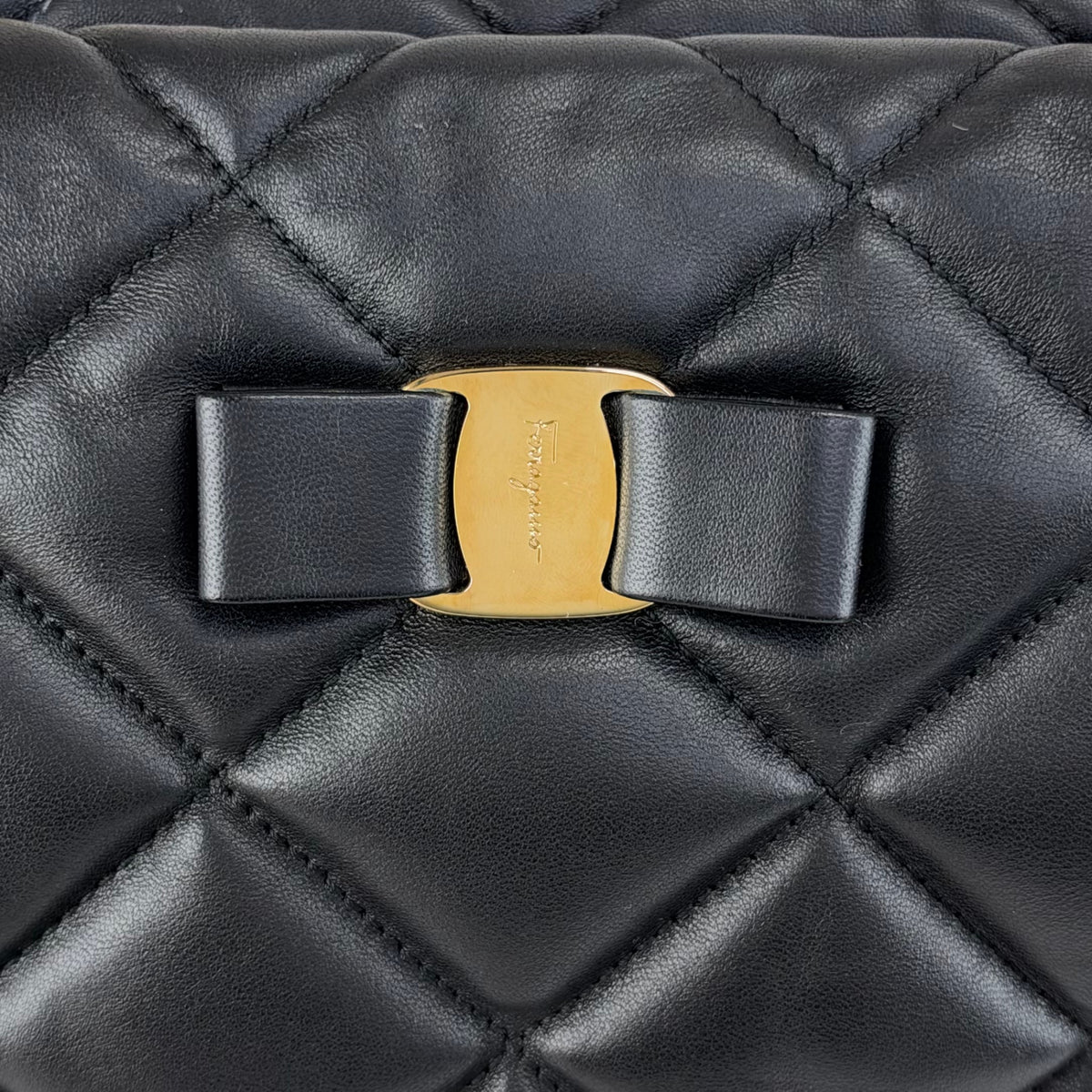 Salvatore Ferragamo Vala Ribbon Chain Shoulder bag Black Vintage 8dgp7p