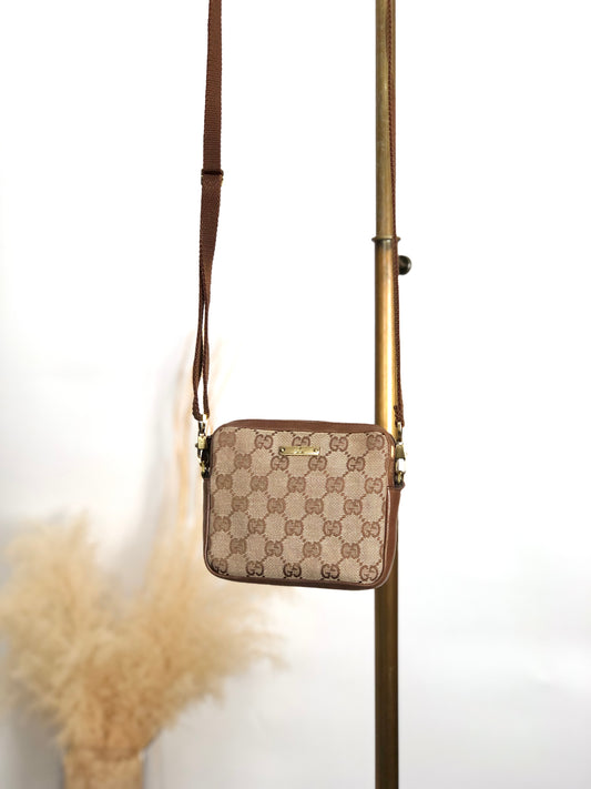 GUCCI GG Canvas Shoulder bag Brown Vintage 2hrrun