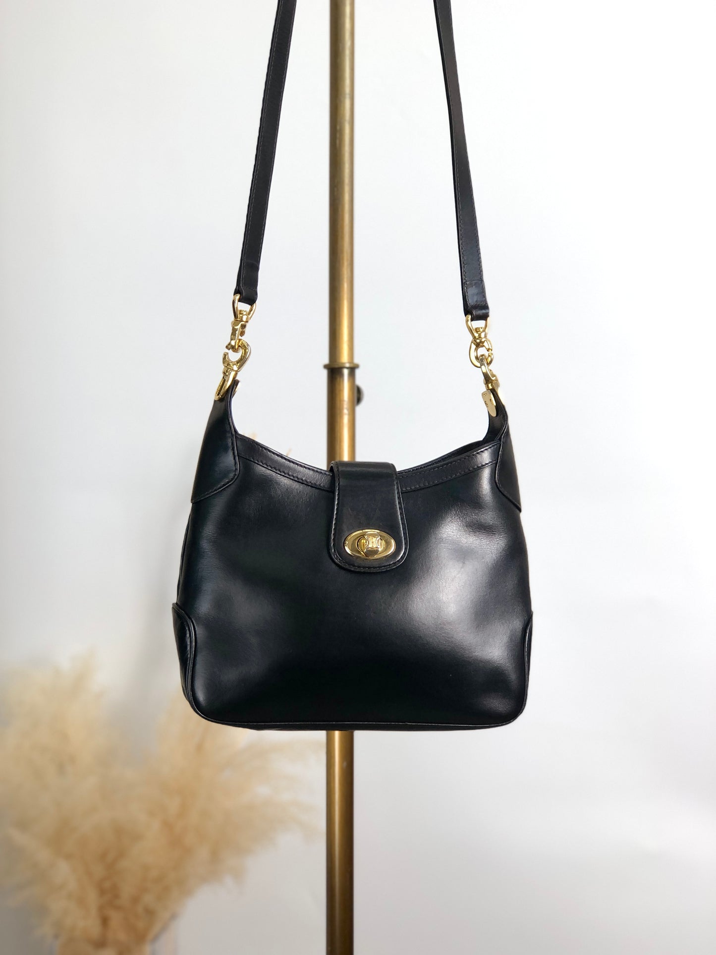 CELINE Blason Turn Lock Shoulder bag Black Vintage rpzpkc