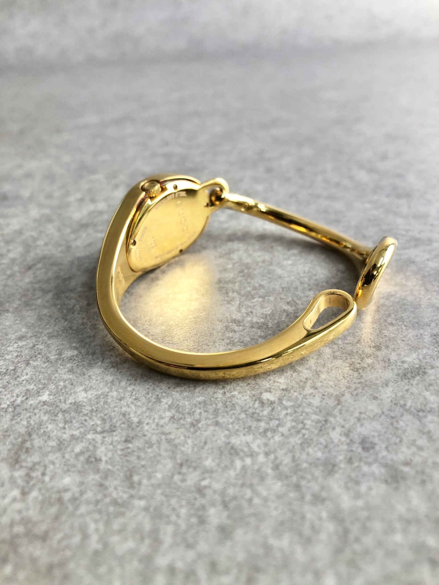 GUCCI Logo Bangle Quartz Watch Gold 103 Vintage 3dvc5d