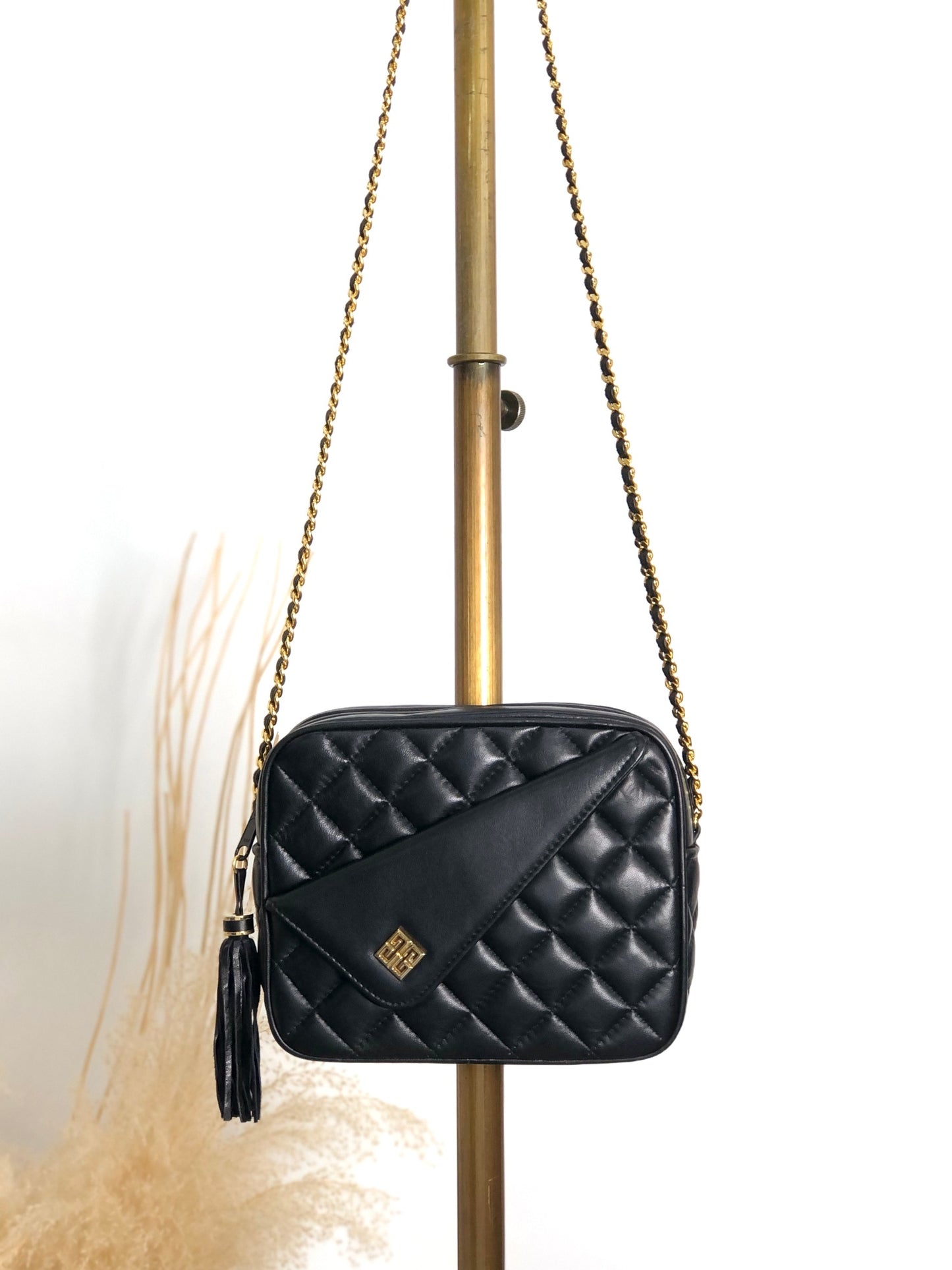 GIVENCHY Logo Chain Shoulder bag Black Vintage nrau2r