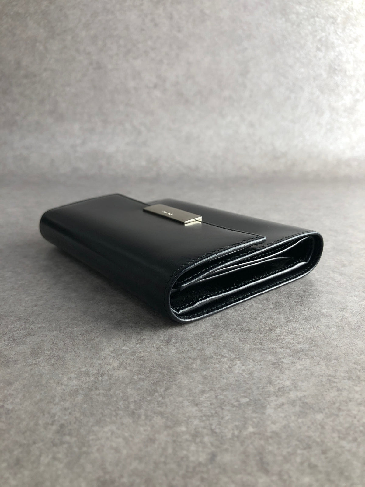 PRADA Logo Folded Wallet Black Vintage j6jr5n