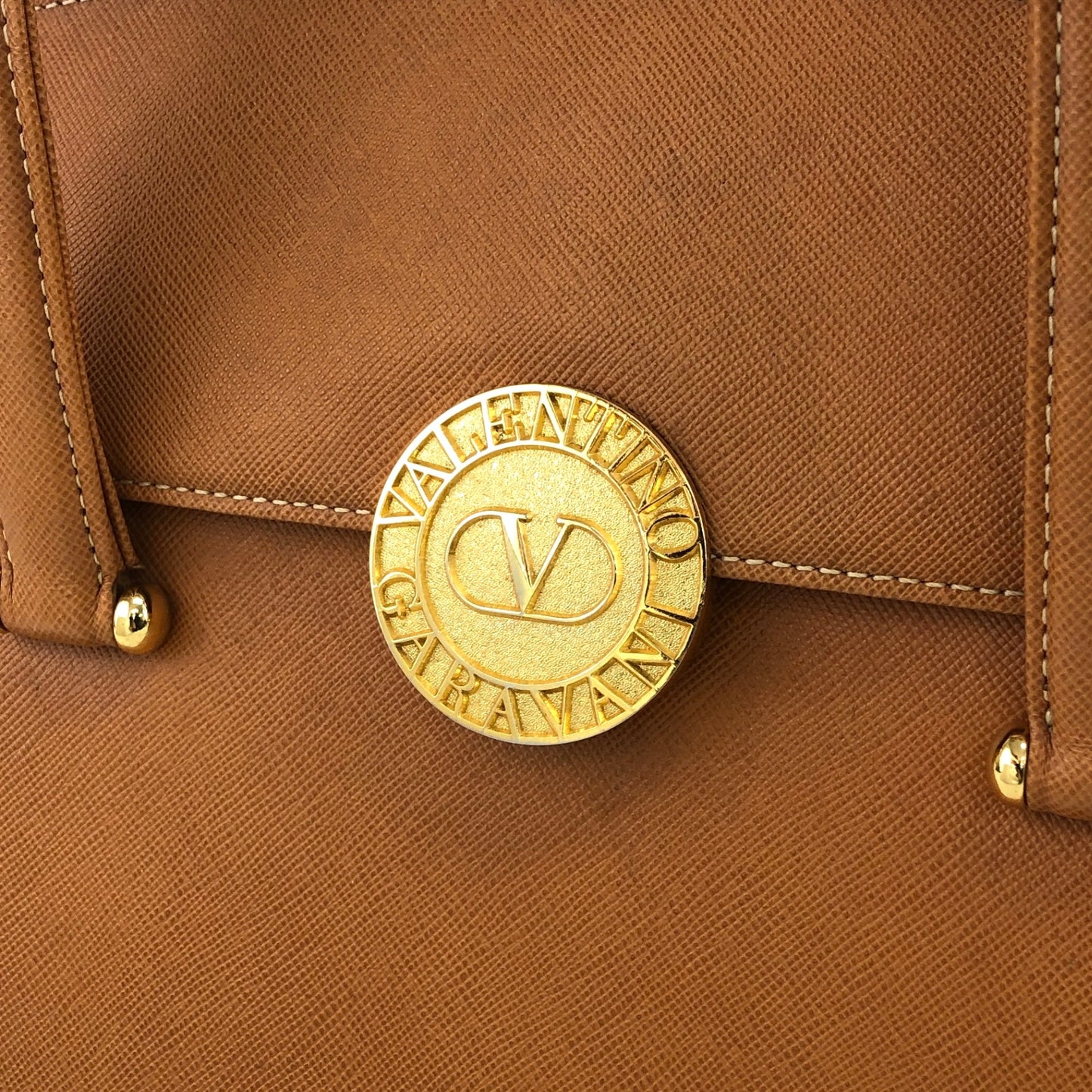 VALENTINO GARAVAN Medal Motif  Handbag Camel Vintage yg5ysc