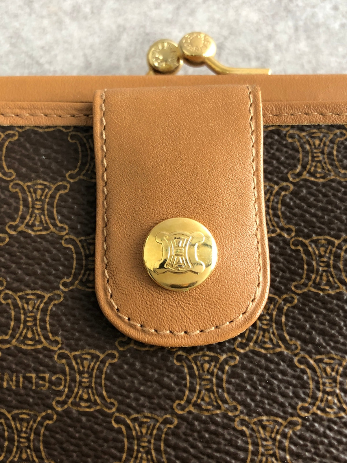CELINE Macadam Blason Metal Clasp Folded Wallet Brown Vintage npchhu
