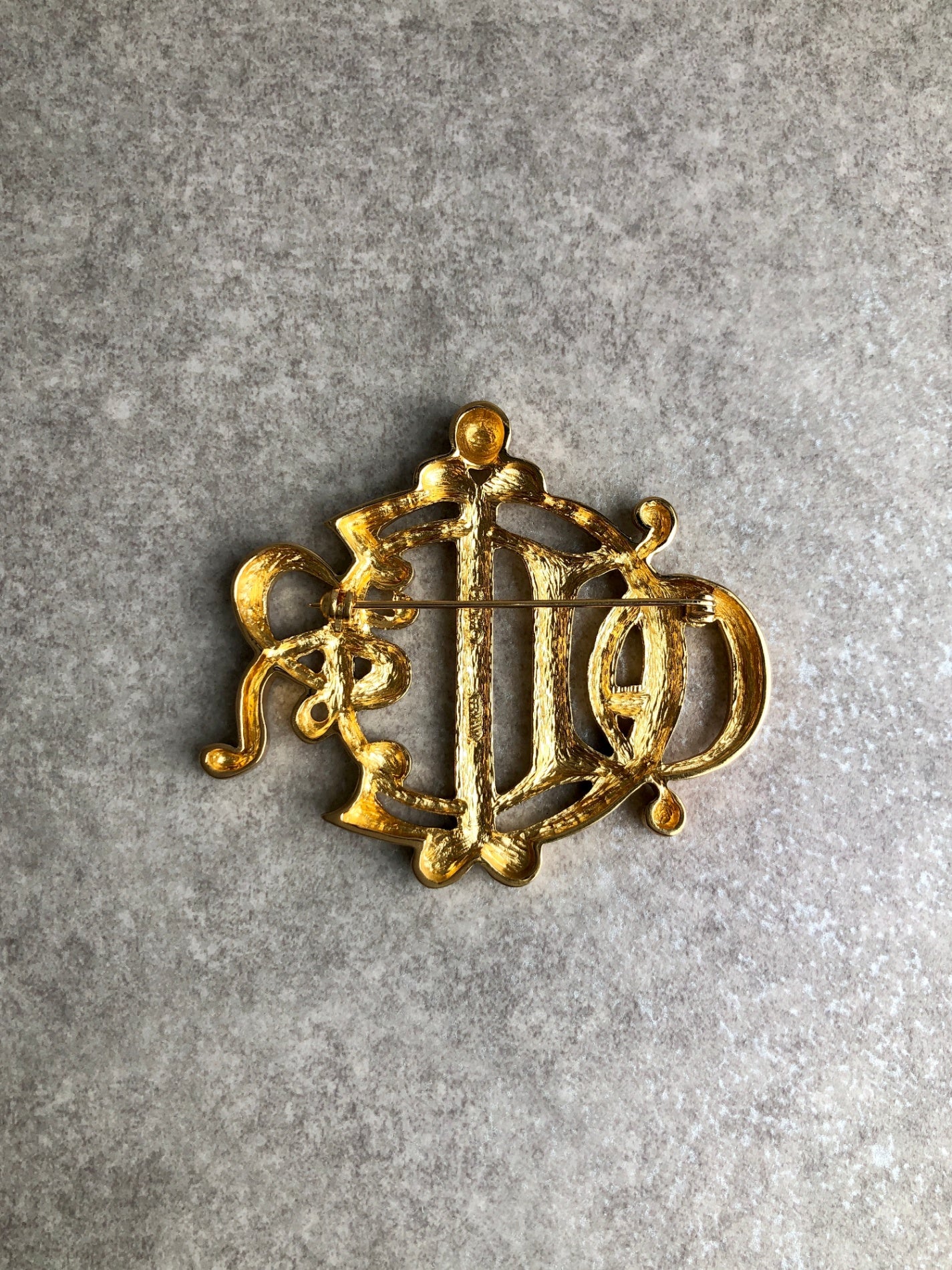 Christian Dior Emblem Brooch Gold Vintage yfeydk – VintageShop solo