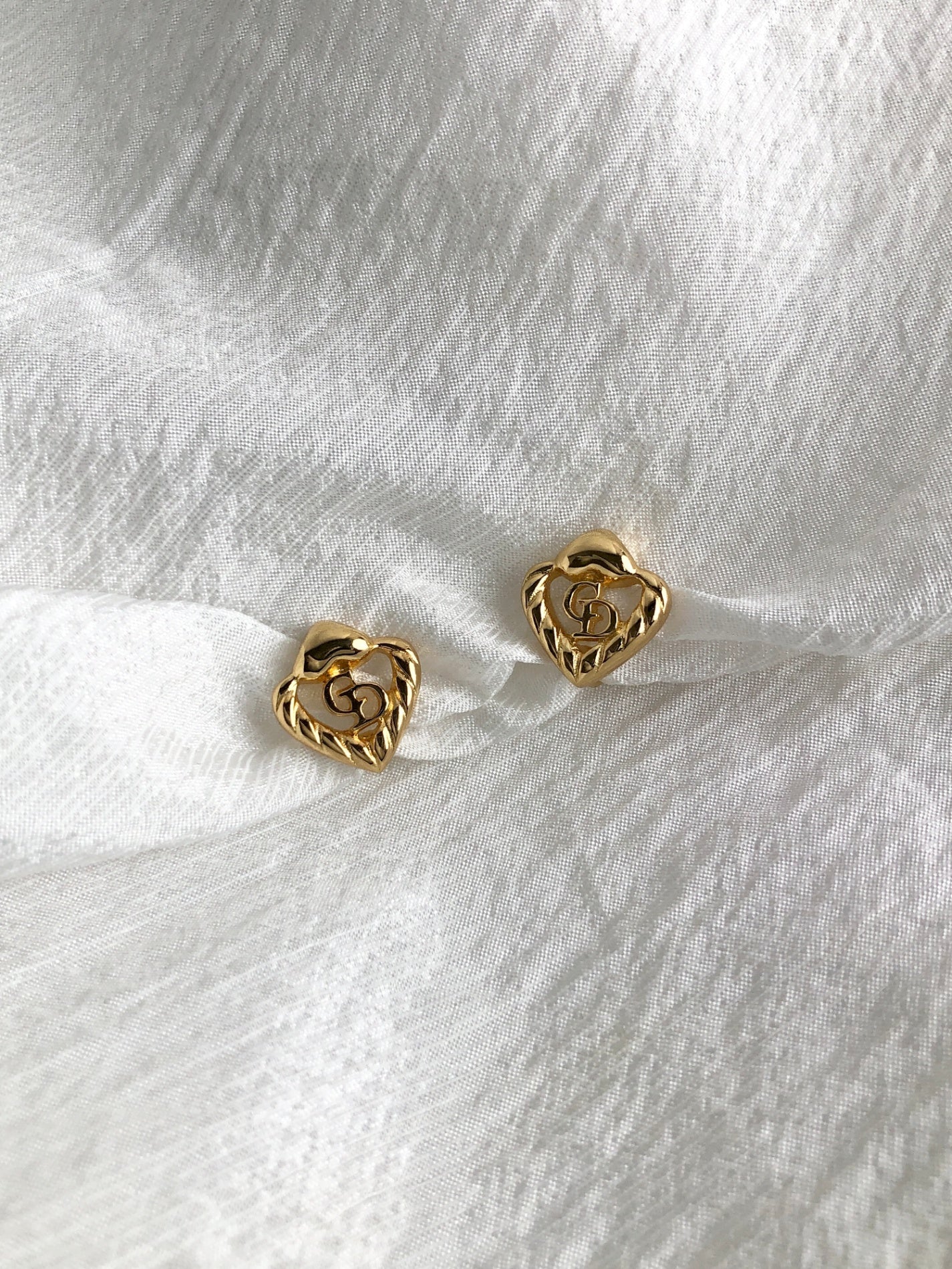 Christian Dior CD Logo Heart Motif Earrings Gold Vintage e88g44