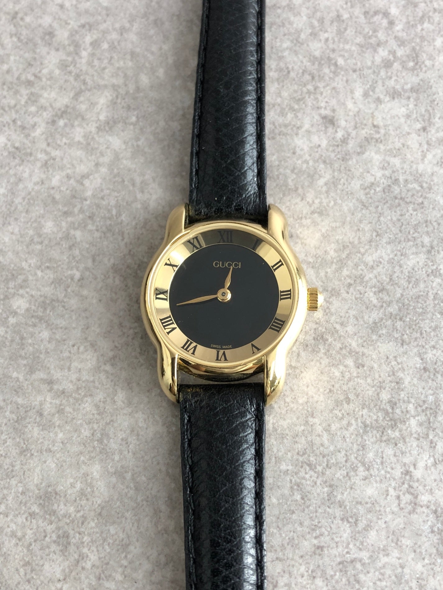 GUCCI Logo Quartz Watch Black×Gold Vintage zt6np6 – VintageShop solo