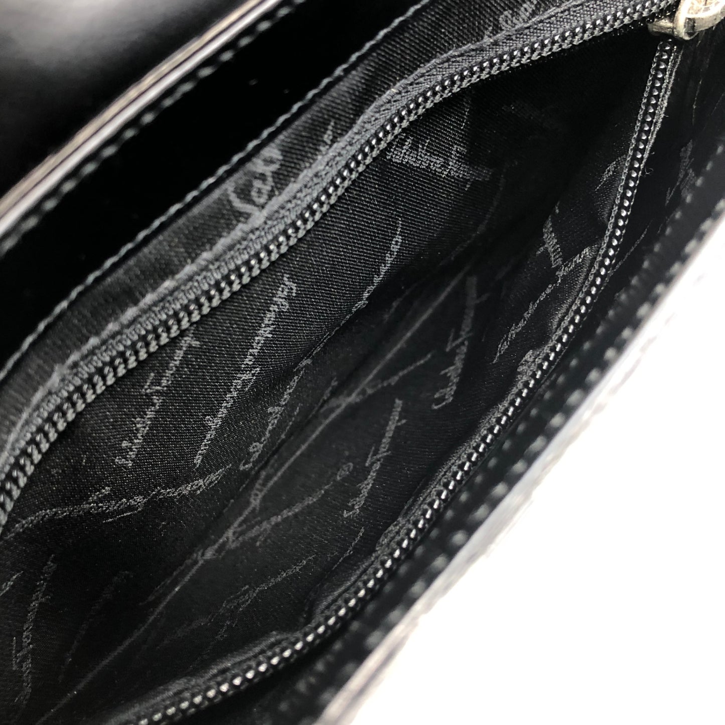 Salvatore Ferragamo Gancini Shoulder bag Black Vintage psuefg
