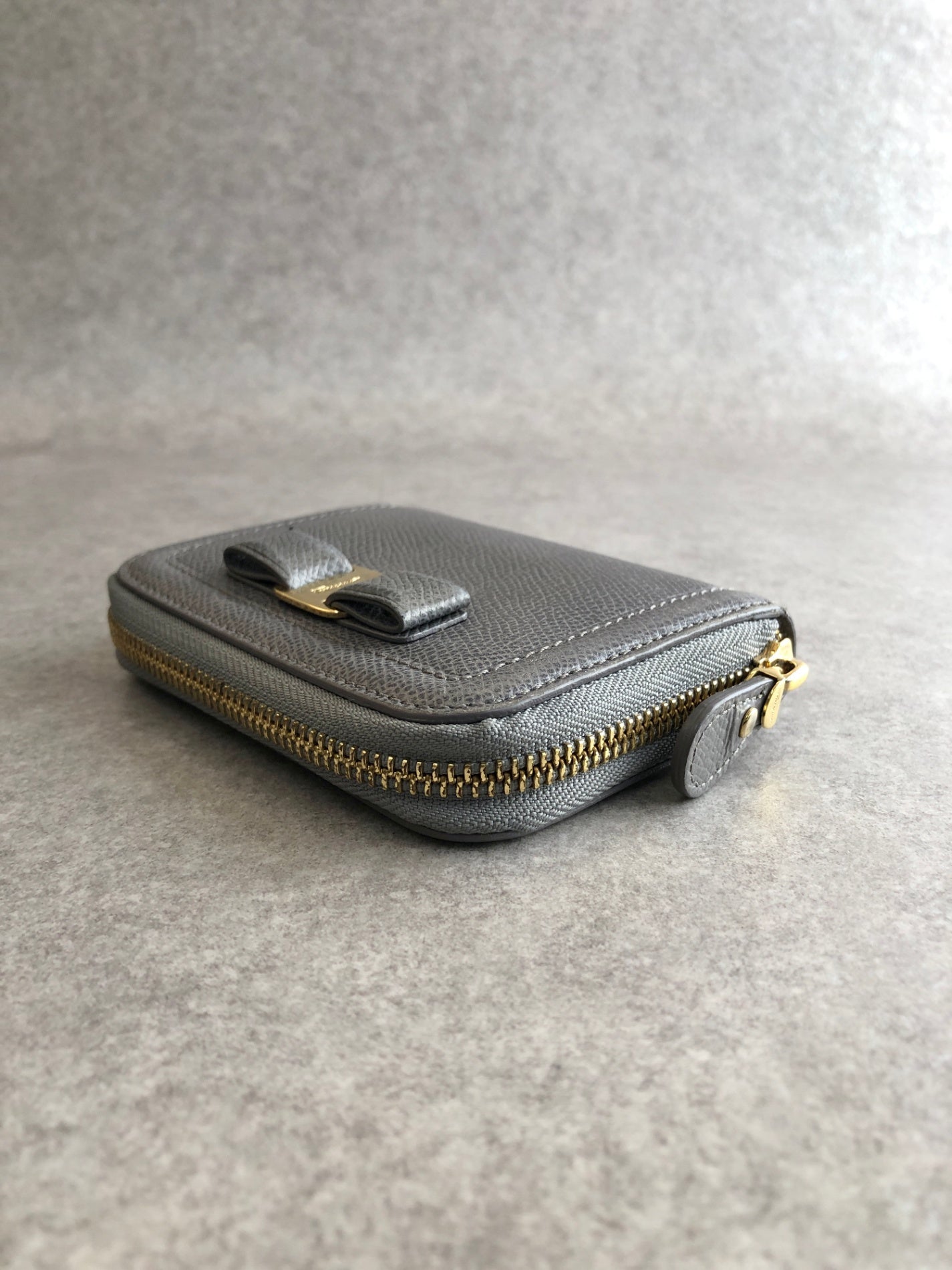 Salvatore Ferragamo Vala Ribbon Coin Purse Card holder Gray Vintage bvh27m