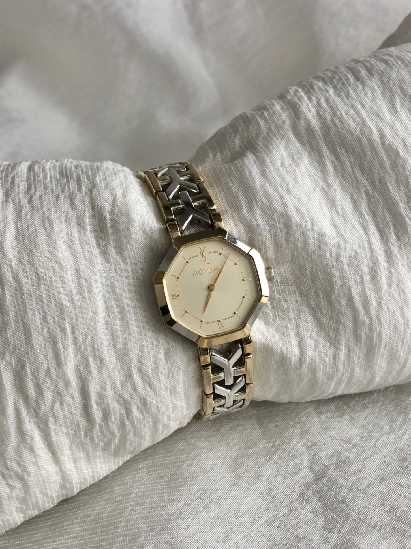 Yves Saint Laurent YSL Logo Watch Silver×Gold 2200-24762YO Vintage b4v8bj