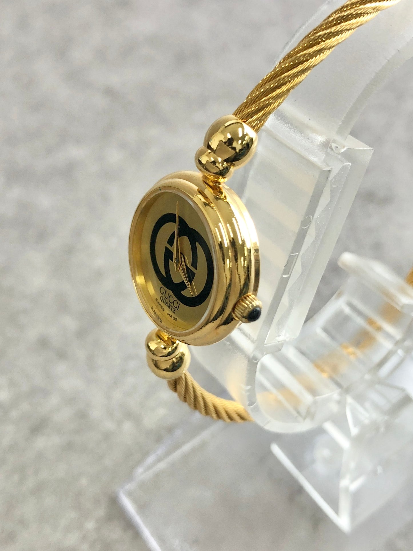 GUCCI GG Motif Bangle Watch Gold 2047L Vintage v5yfg7