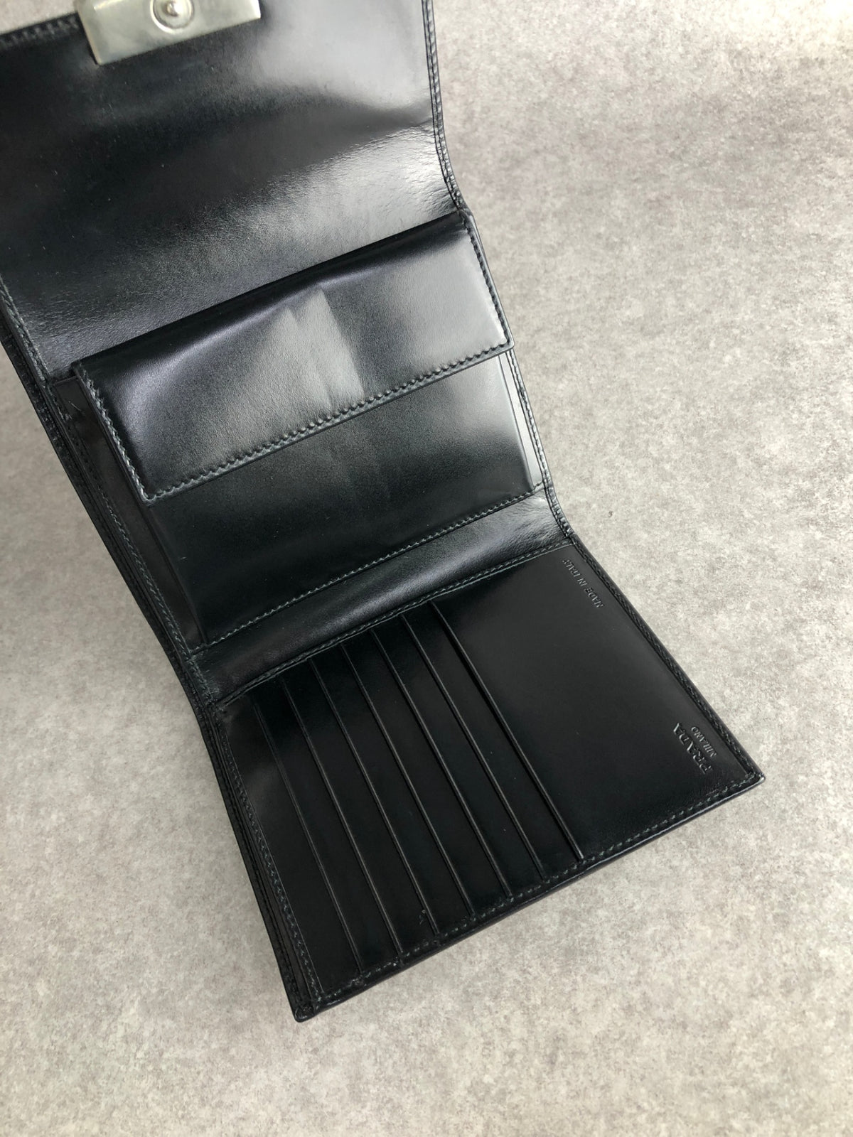 PRADA Logo Folded Wallet Black Vintage j6jr5n