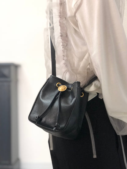 Christian Dior CD Logo Drawstring Shoulder bag Black Vintage t4tu7b