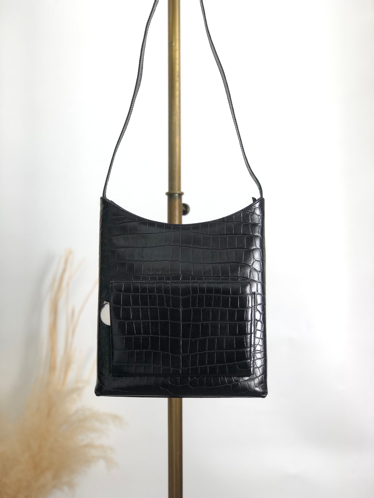 バッグ feragamo vintage shoulder bag IMG_9009_b843fdaa-1e8a-4408-
