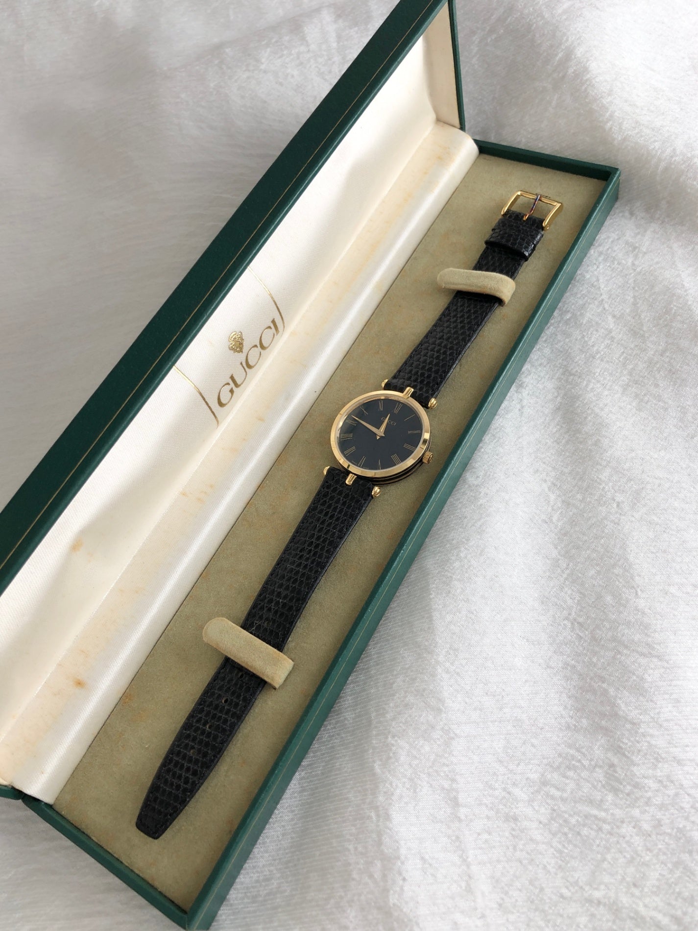 GUCCI Logo Watch Gold×Black Vintage 5nk33w
