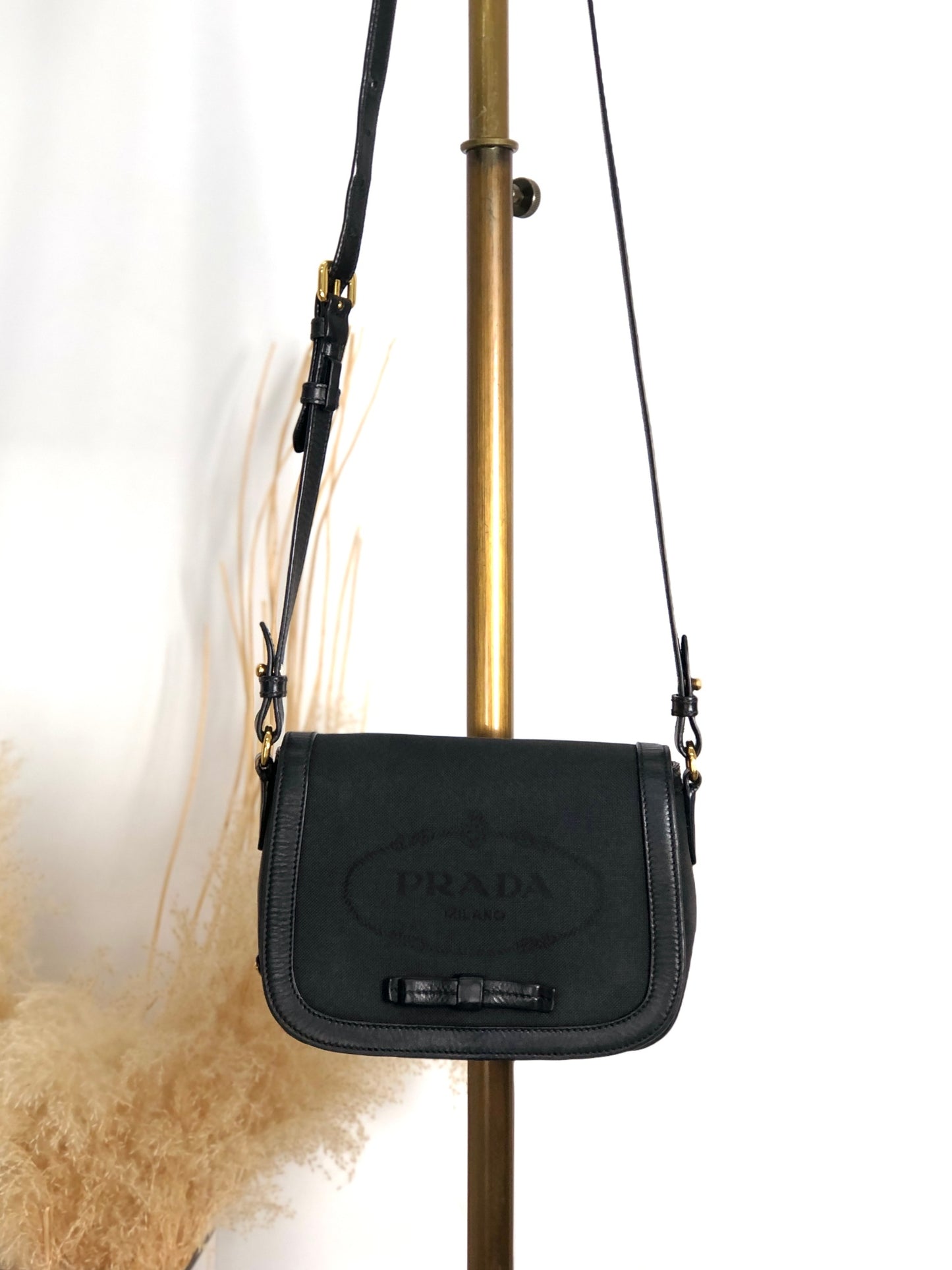 PRADA Logo Shoulder bag Black Vintage 4w22ct